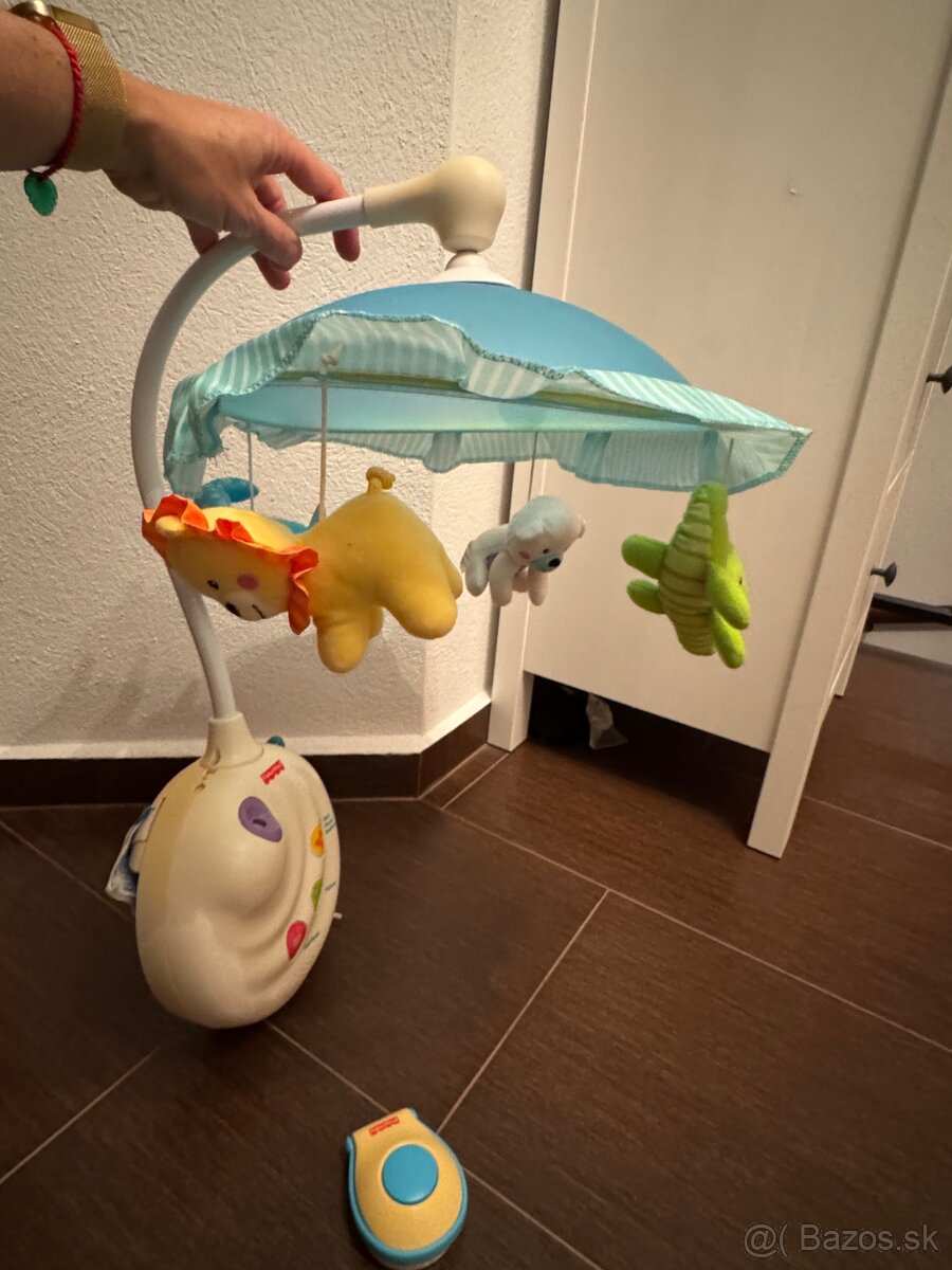 Kolotoč nad postieľku s projektorom - 2