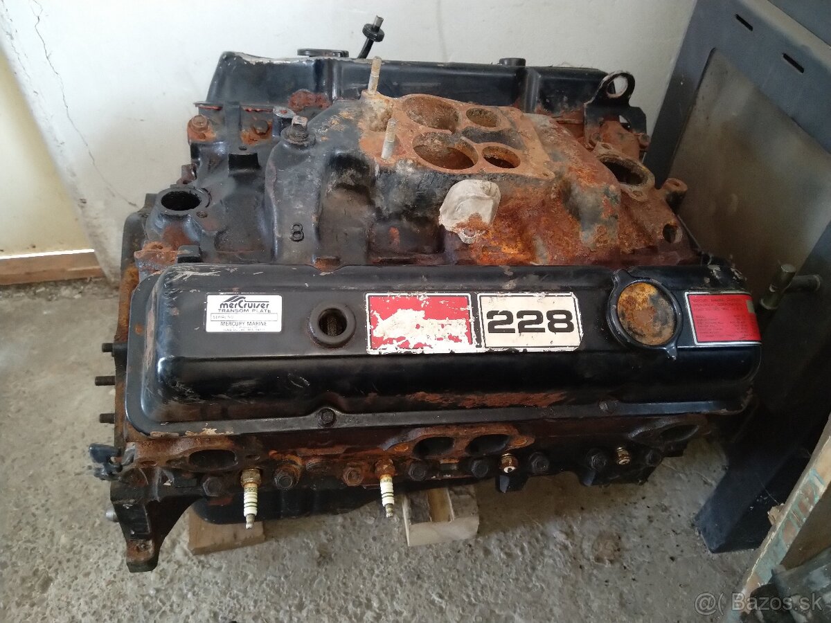 Lodný Motor V8 5l - 2