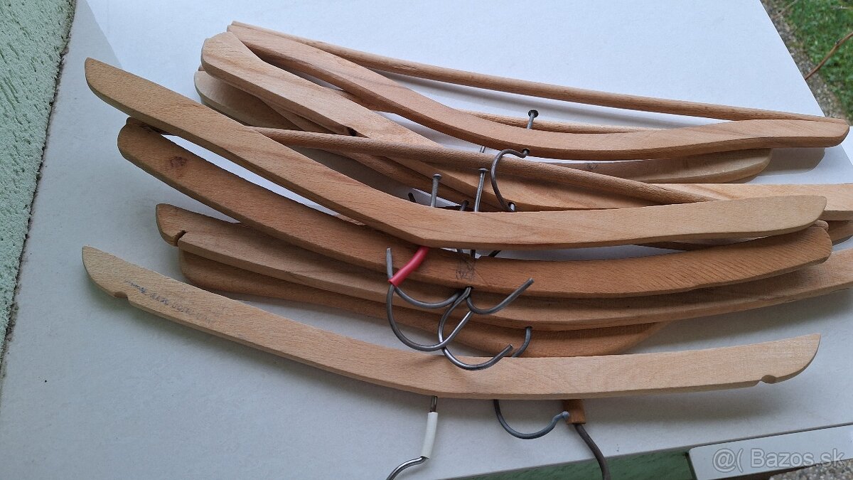 Predam vešiaky,stoličky,šamlík,ventilátor,fén ROWENTA - 2