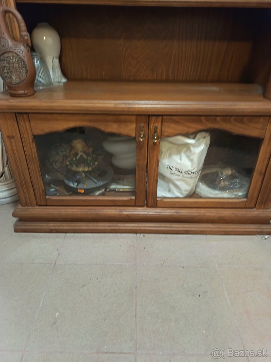 Obyv.vitrina , knižnica - 2