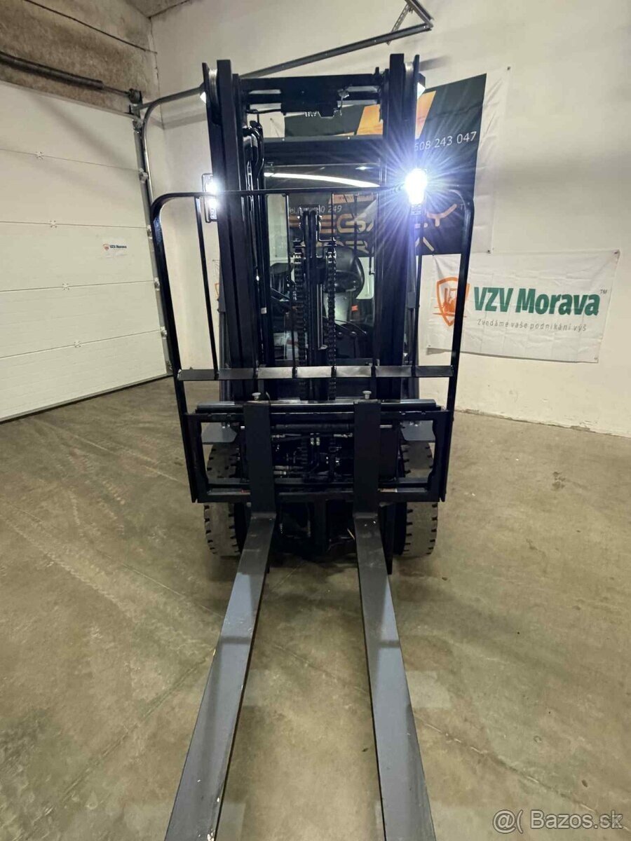 Toyota Dieselový VZV 52-8FDF20 zánovní 1035mth - 2