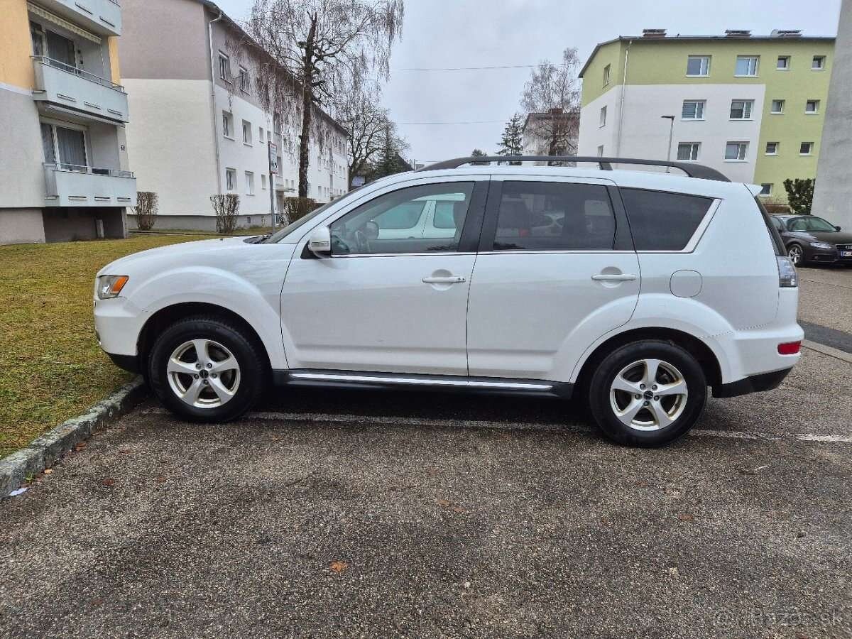 mitsubishi outlander 2.2 diesel 2010 rok biela - 2