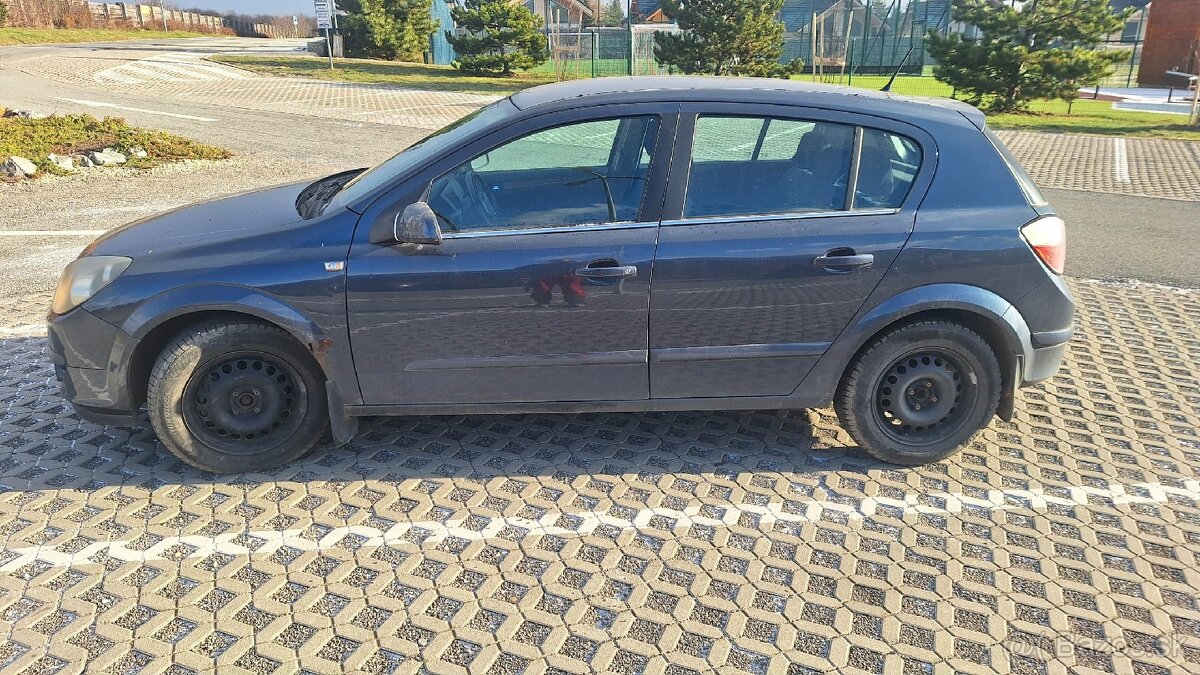 Opel Astra 2007 Benzín - 2