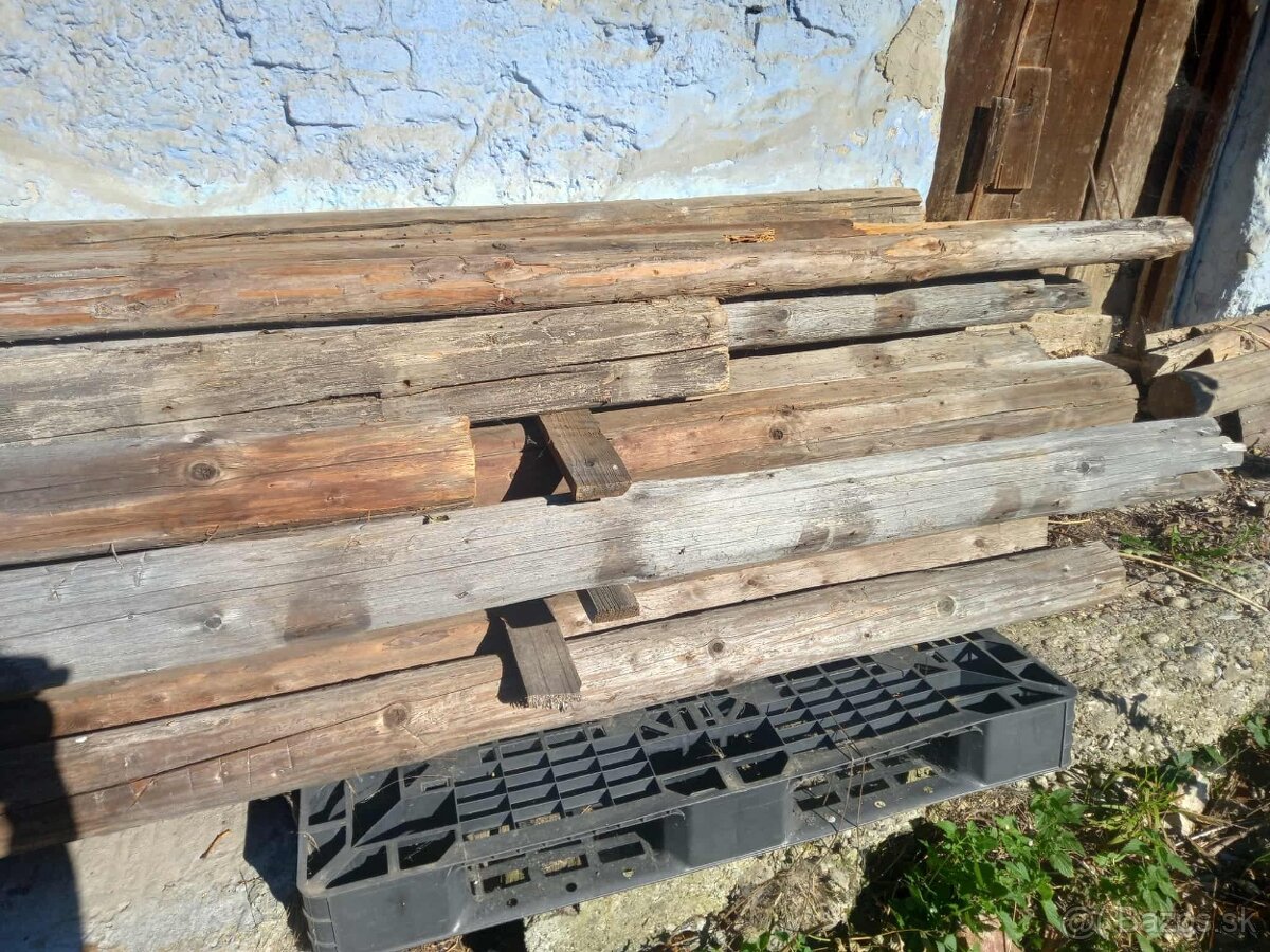 Drevo zo starého.krovu - 2