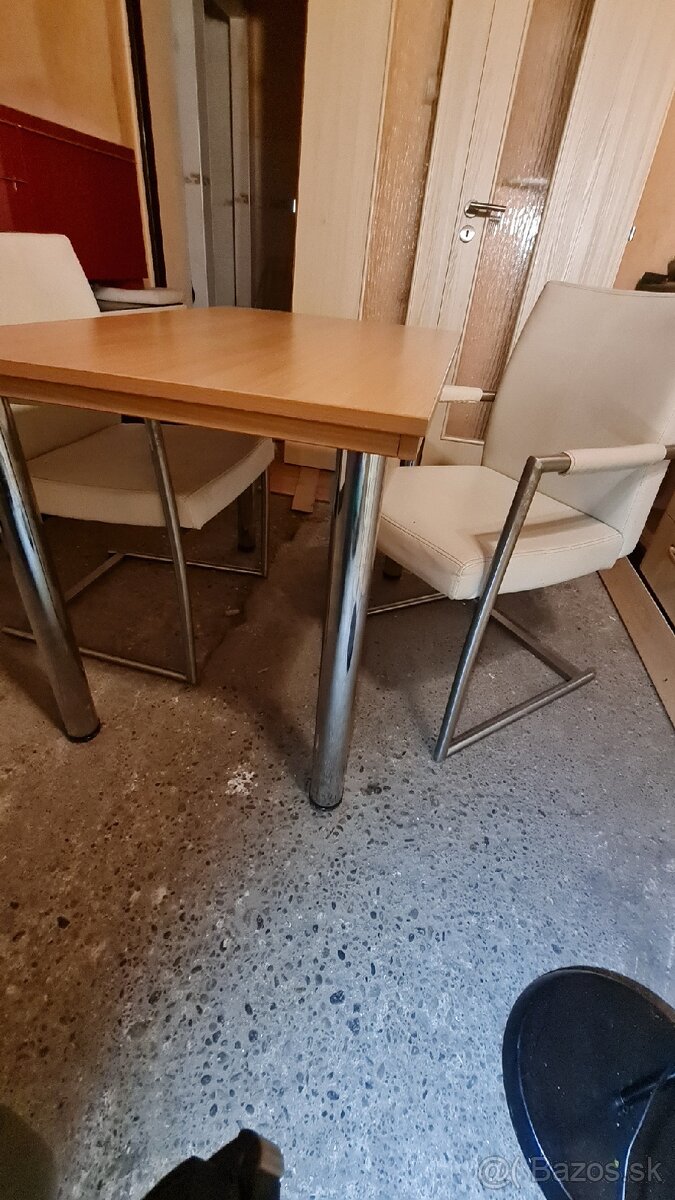 Predám kuchynský stôl a dve stoličky - 2