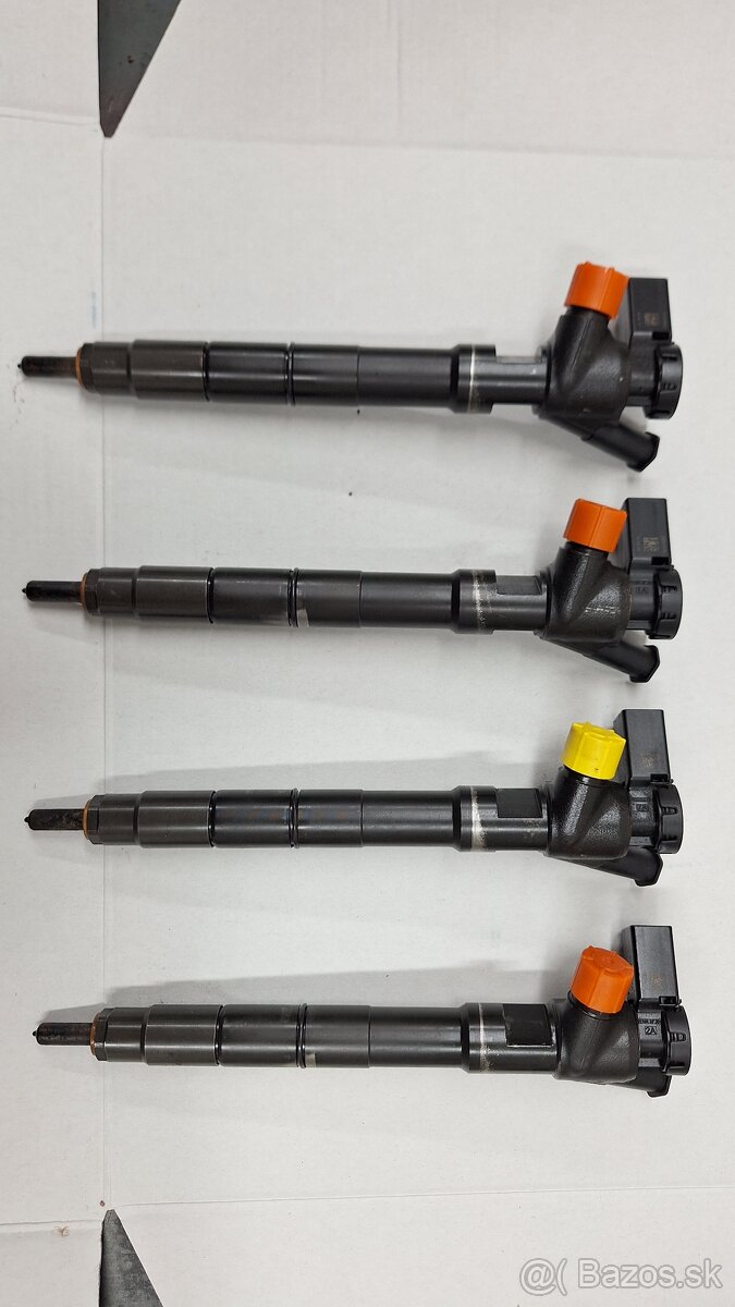 Vstrekovače 04L130277D sada - 2