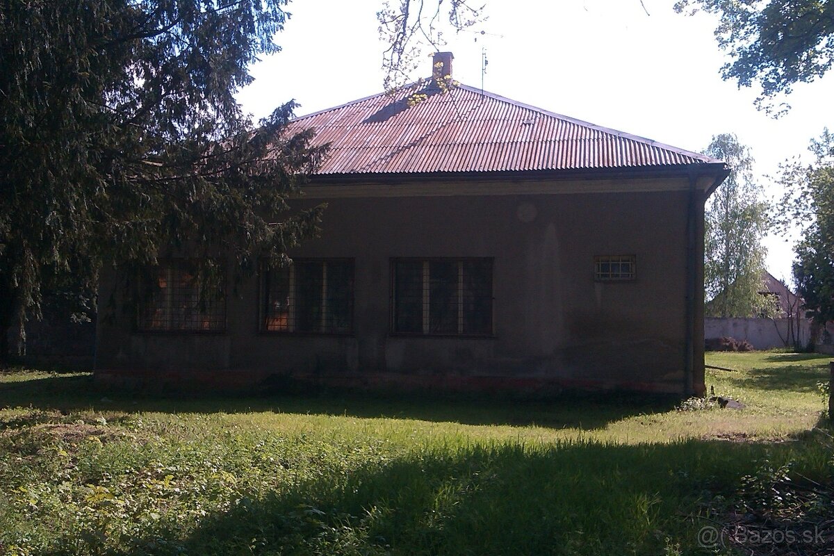 Rod. dom - bývala kúria Čakajovce - 2