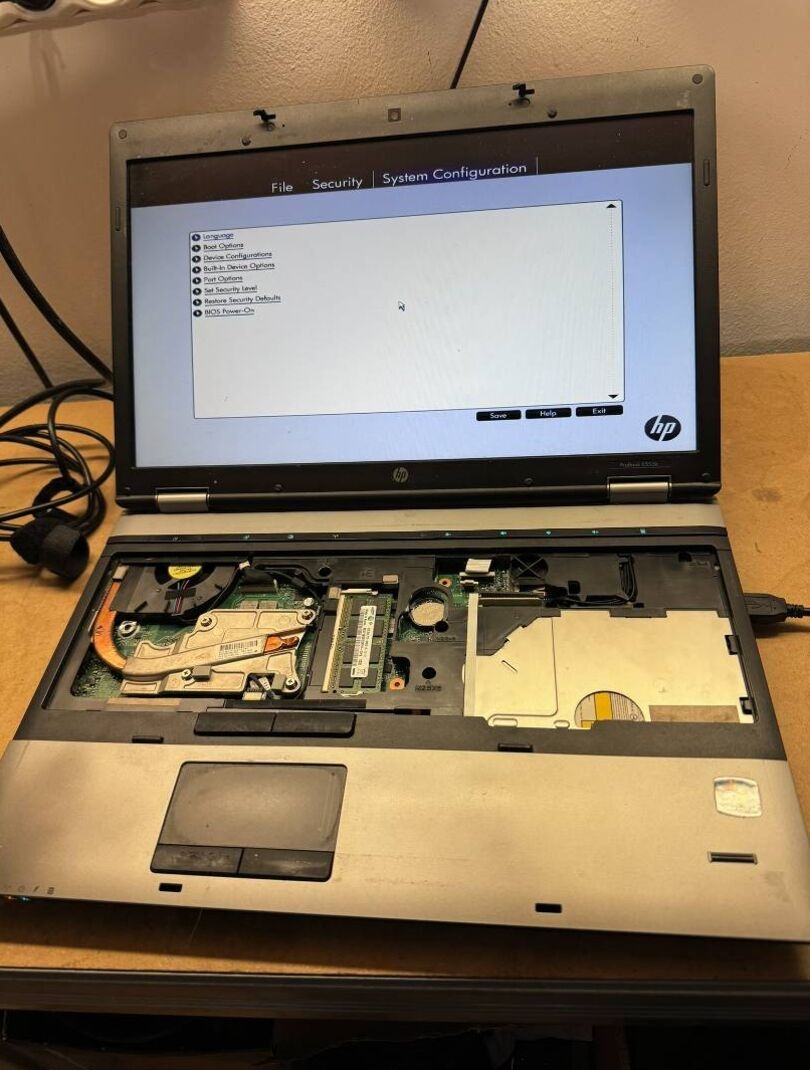 Predám pokazený notebook na náhradné diely zn.HP 6555b. - 2