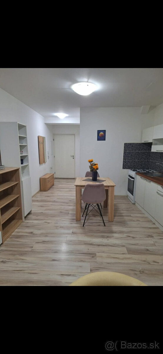 SEREĎ, centrum - 1izbový prenájom v centre - 2