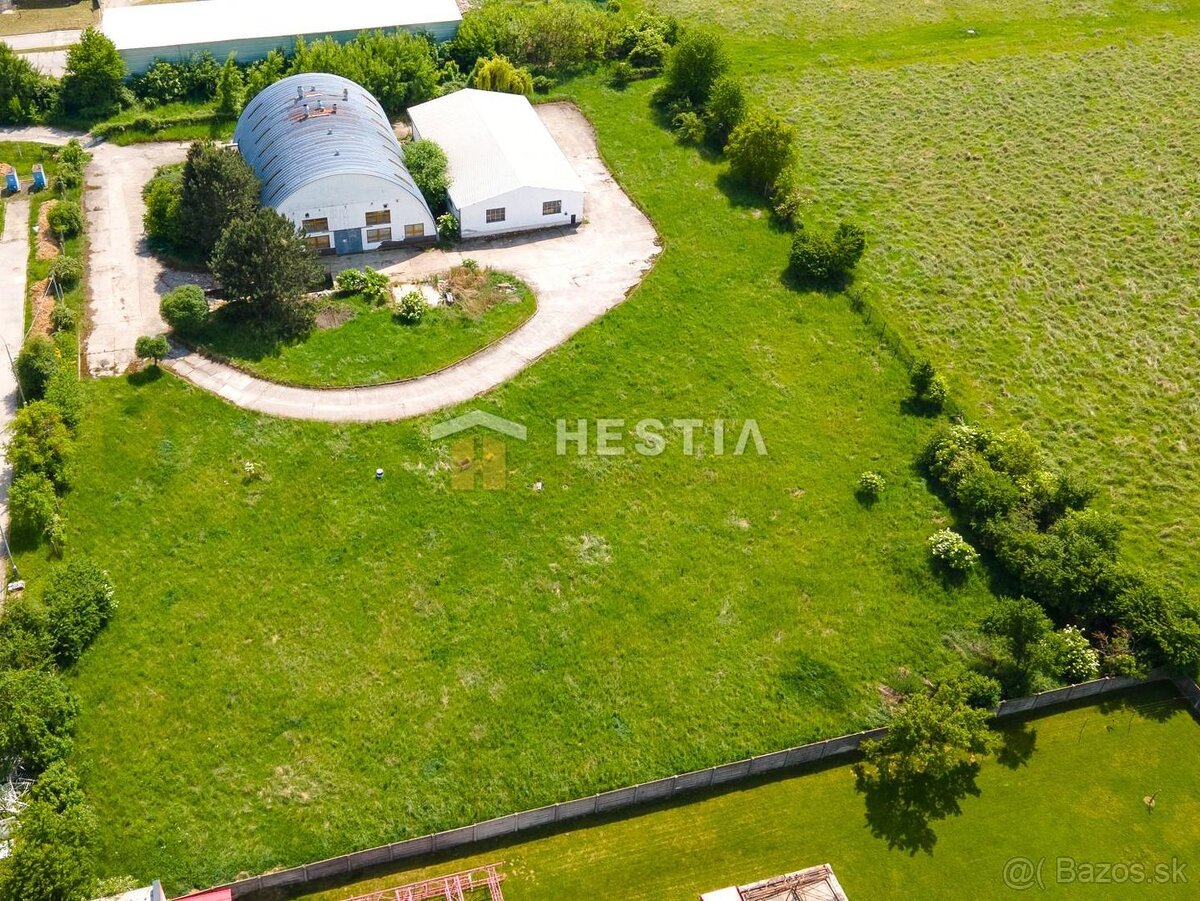 Skladový areál s pozemkom 10 000 m2 v priemyselnej zóne - 2