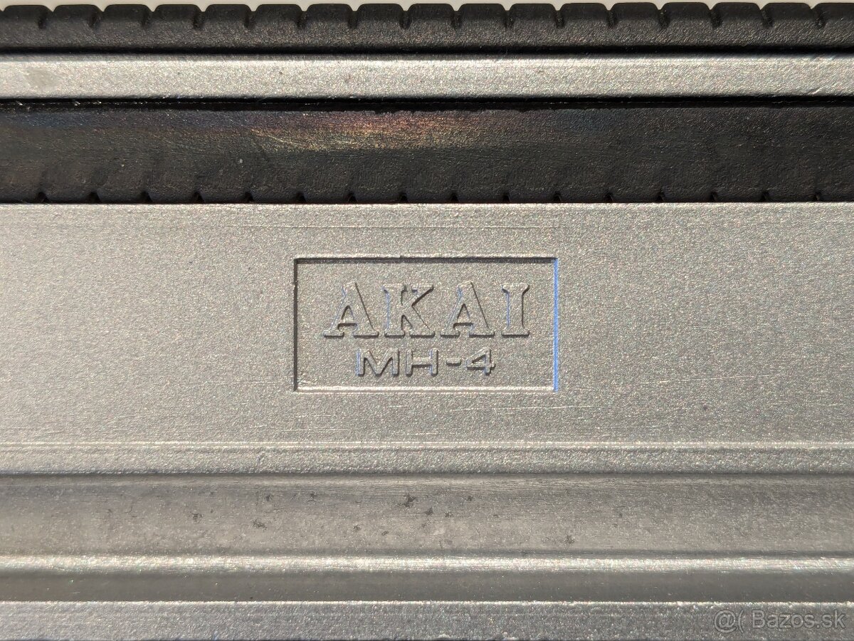 Akai MH4 - madla do racku - 2