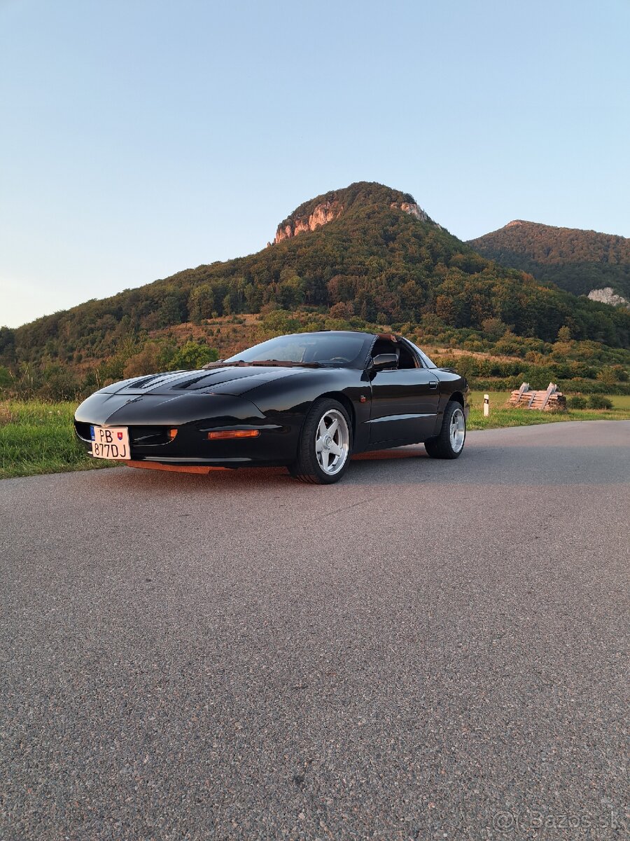Rozpredám Pontiac firebird - 2
