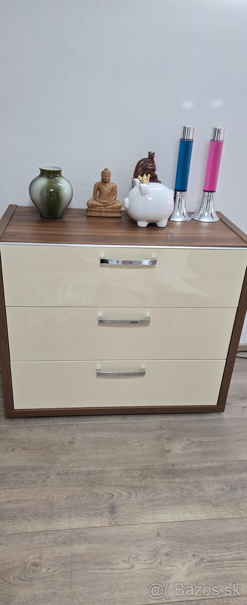 Komoda a nocne stoliky - 2