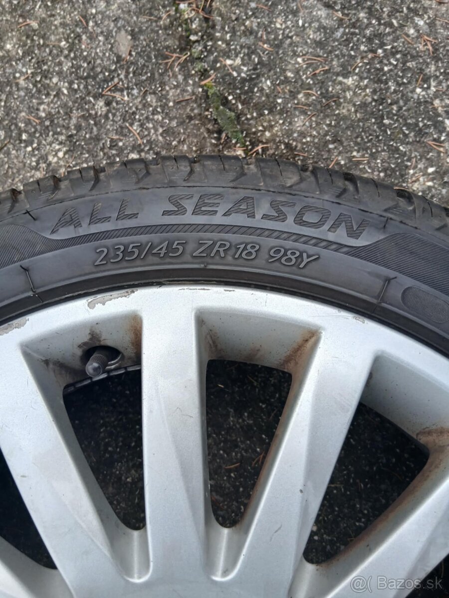 235/45 ZR18 98Y - 2