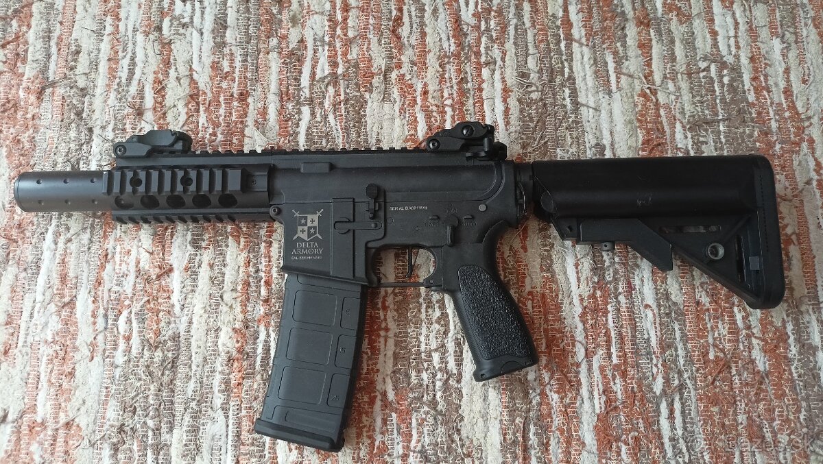 Airsoft Delta Armory s výbavou - 2