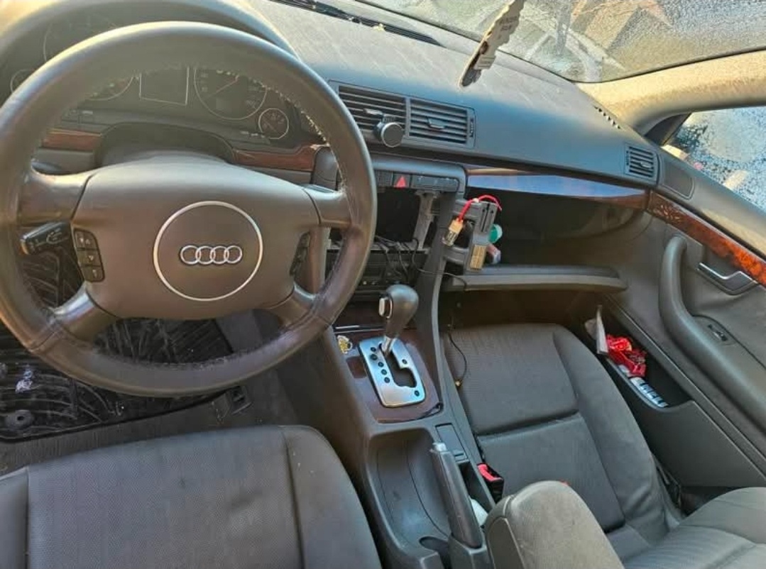 Rozpredám audi a4 3.0 benzín - 2