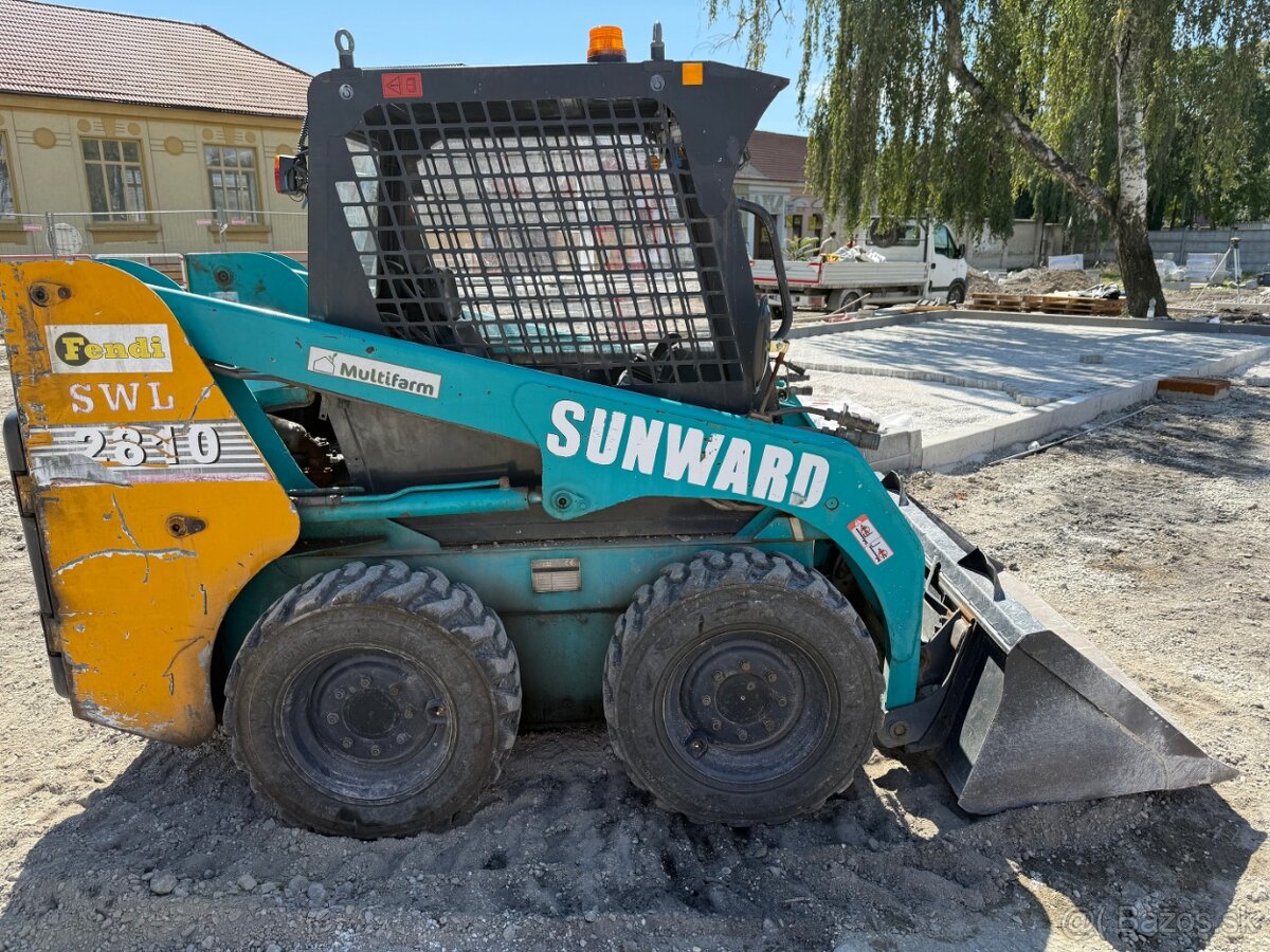 Predám šmykom riadený nakladač Sunward 2810 - 2
