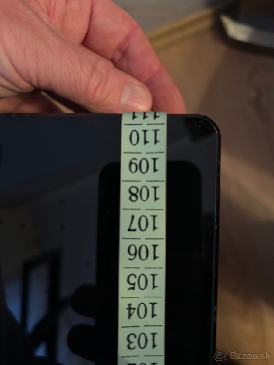 Predám TV stolík,sklený,čierny - 2