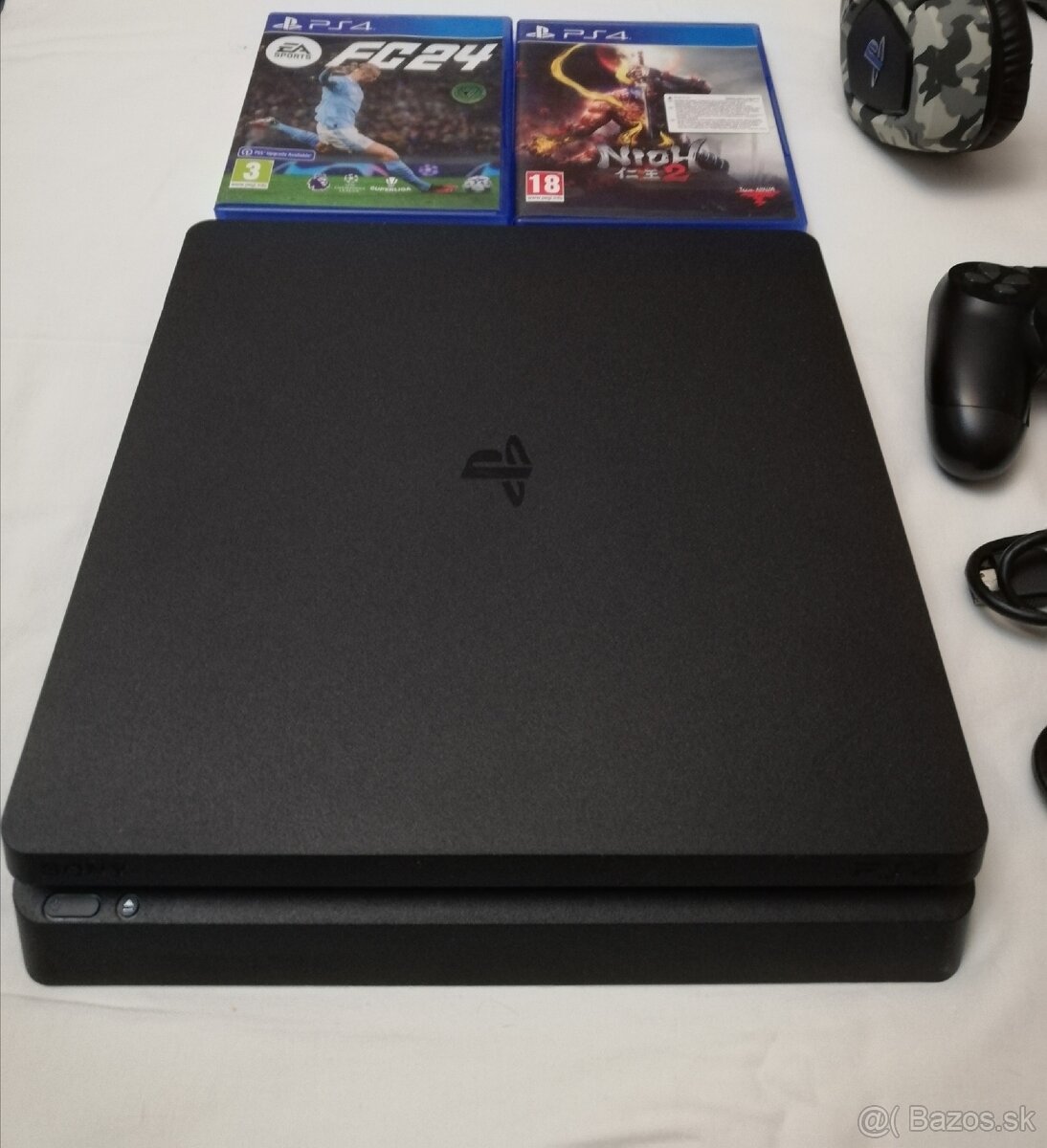 Predám Playstation 4 Slim - 2