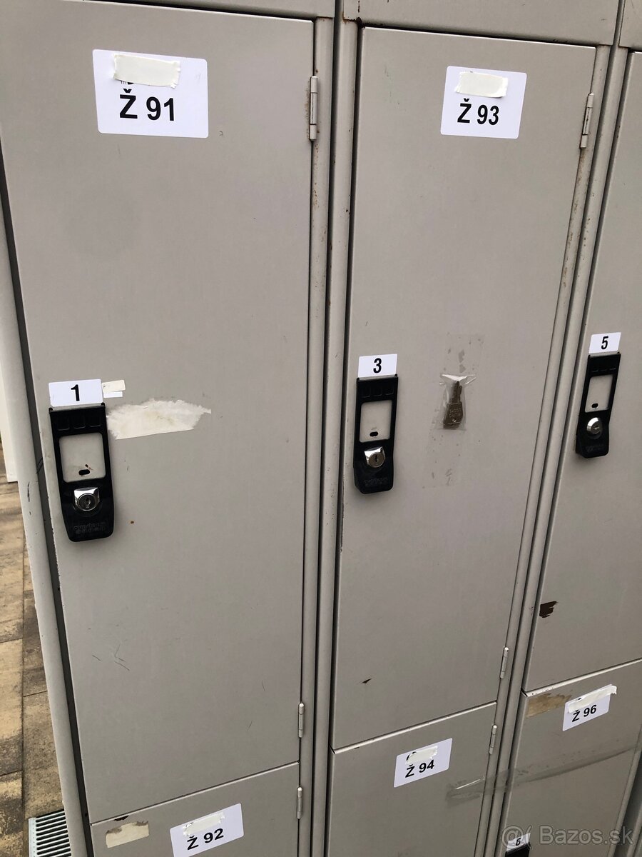 Šatníková skrinka kovová 30x50x180cm - 2