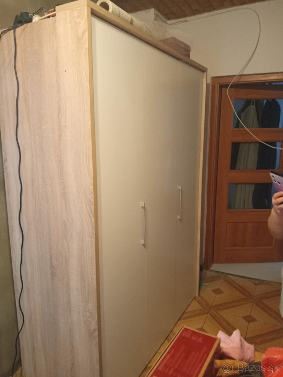Predám šatnikovu skriňu - 2