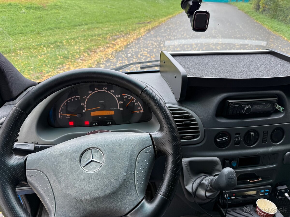 Mercedes-Benz Sprinter 413 Odťahovka - 2