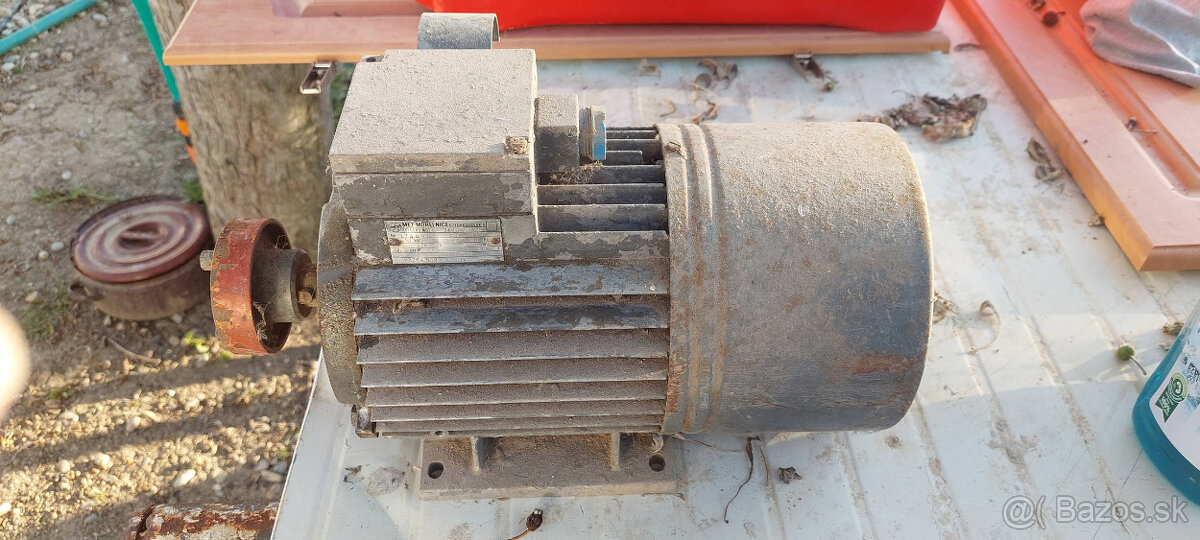 ELEKTROMOTOR MEZ 1.1KW 220V - 2
