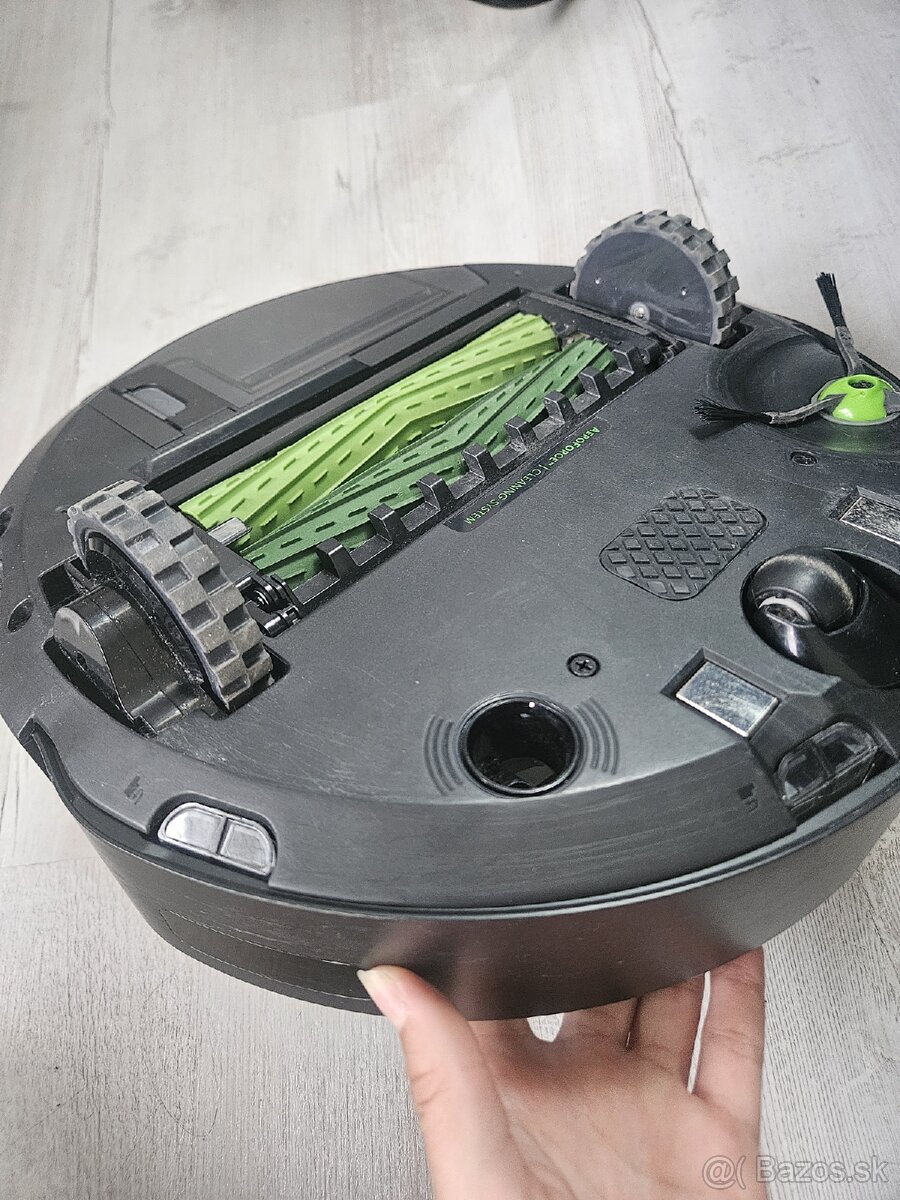 Roomba J7 rbotický vysávač - 2
