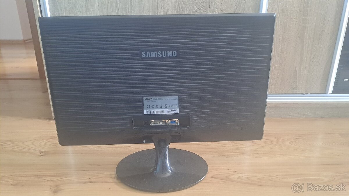 Predám Samsung LCD monitor - 23.6" - 2