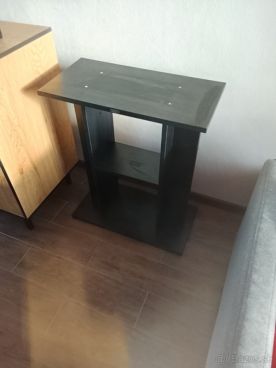 Predám stolík na akvárium - 2