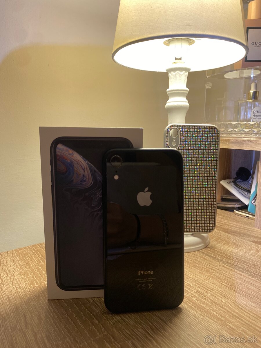 Apple iPhone XR 64GB - 2
