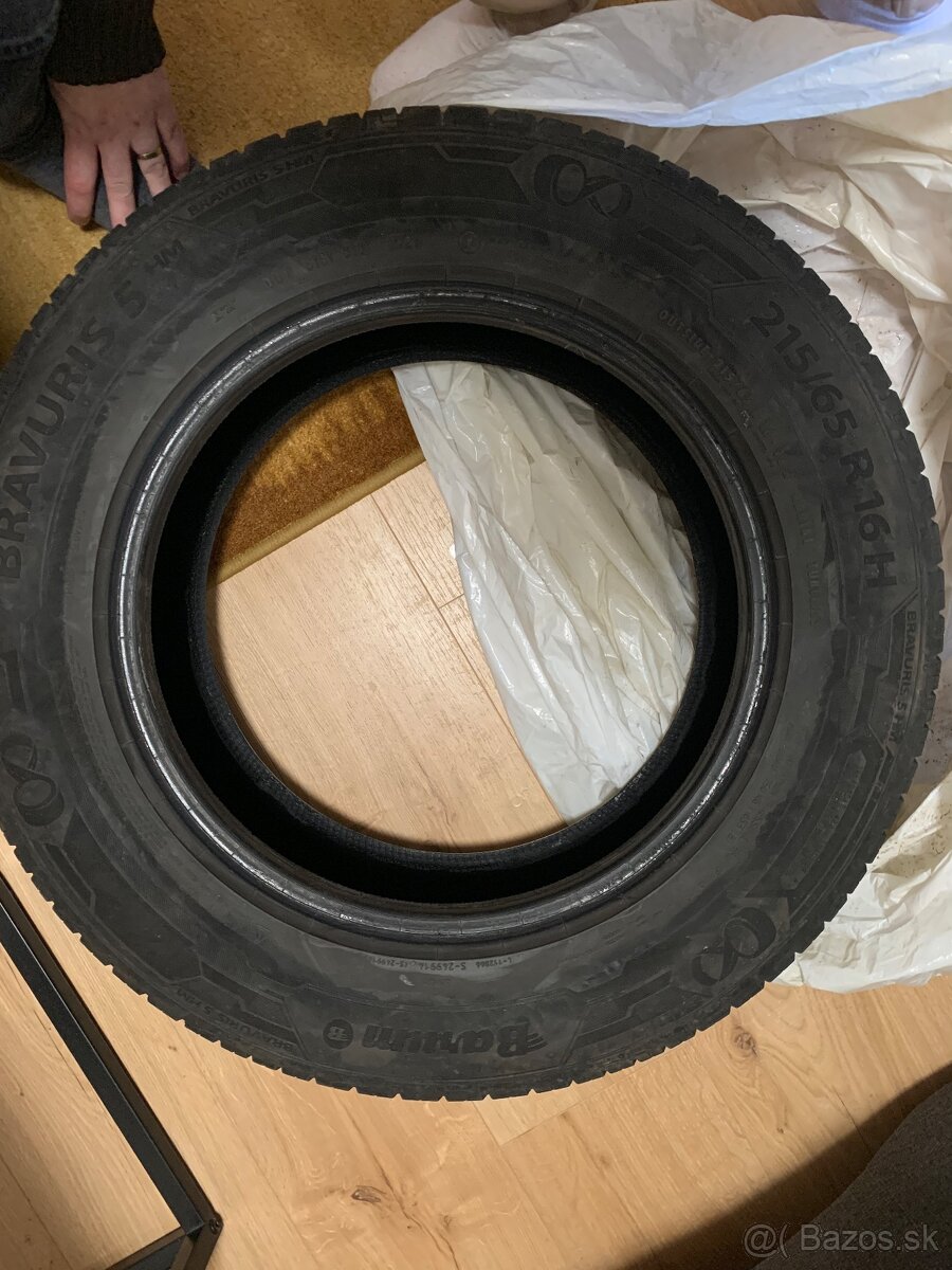 Predám pneu letné 215/65R/16 H Barum - 2