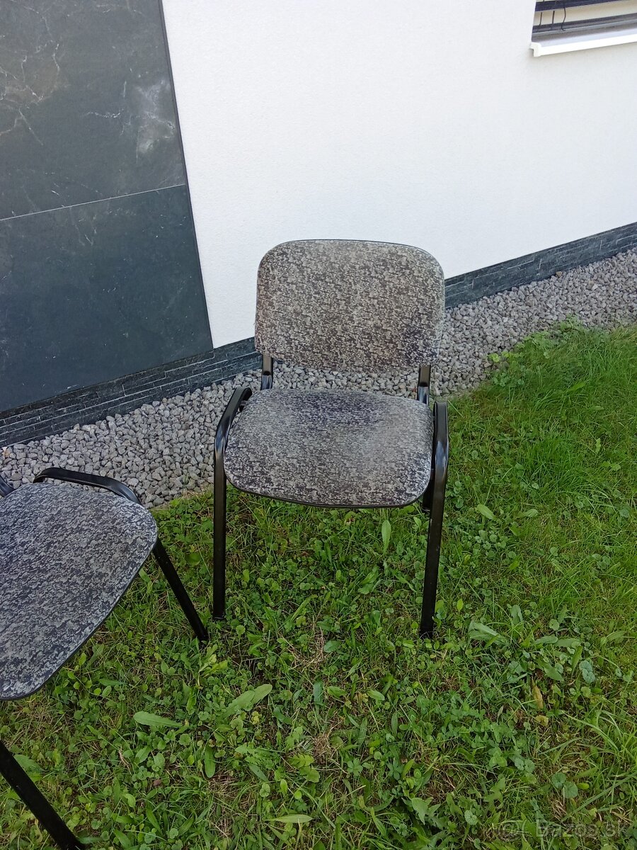 Kancelárske stoličky. - 2