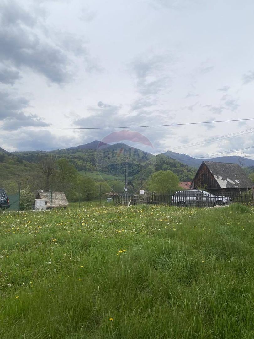 Realitná kancelária RE/MAX ponúka na predaj stavebný pozem - 2