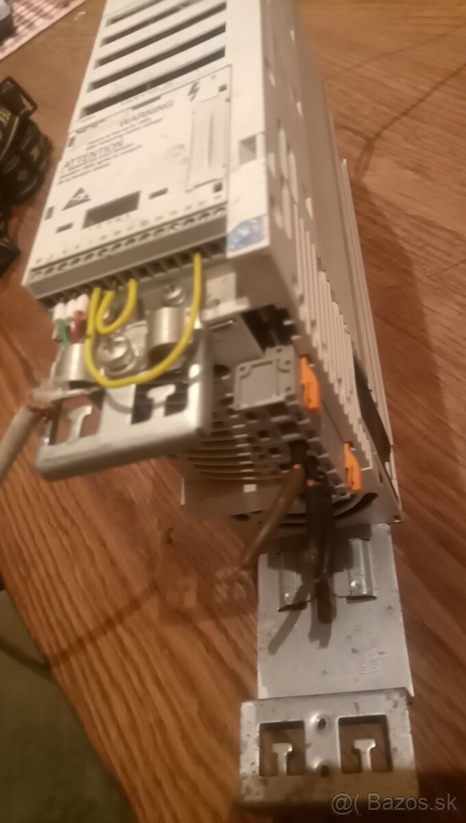 Frekvenčný menič Lenze 8200 vector - 2