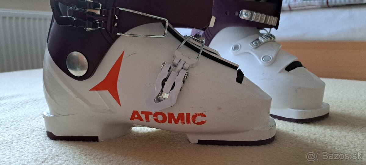 Dievčenské lyže, lyžiarky, palice a helma - 2