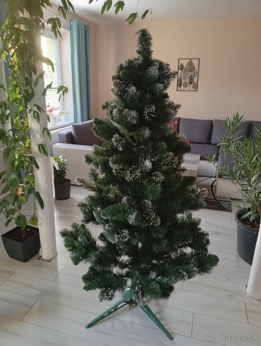 Predám zachovalý vianočný stromček - 2