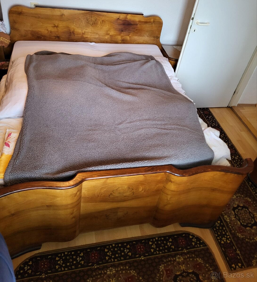 Masívna Spálňova zostava z Orecha - 2