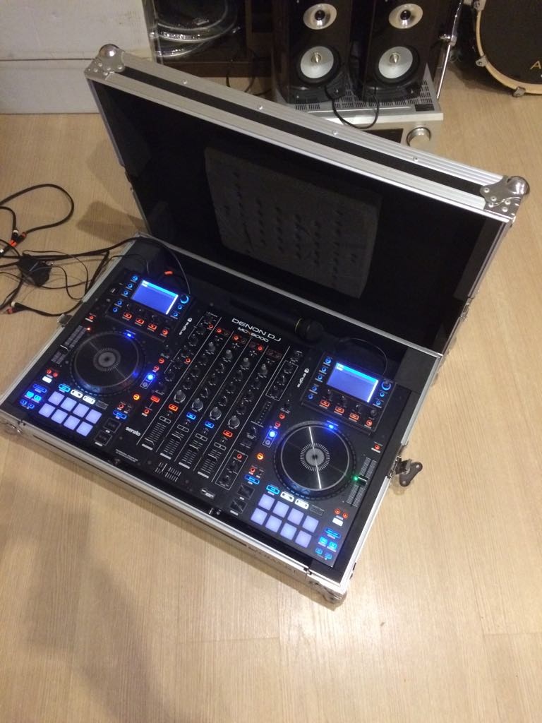 DENON MCX8000 + CASE MAGMA - 2