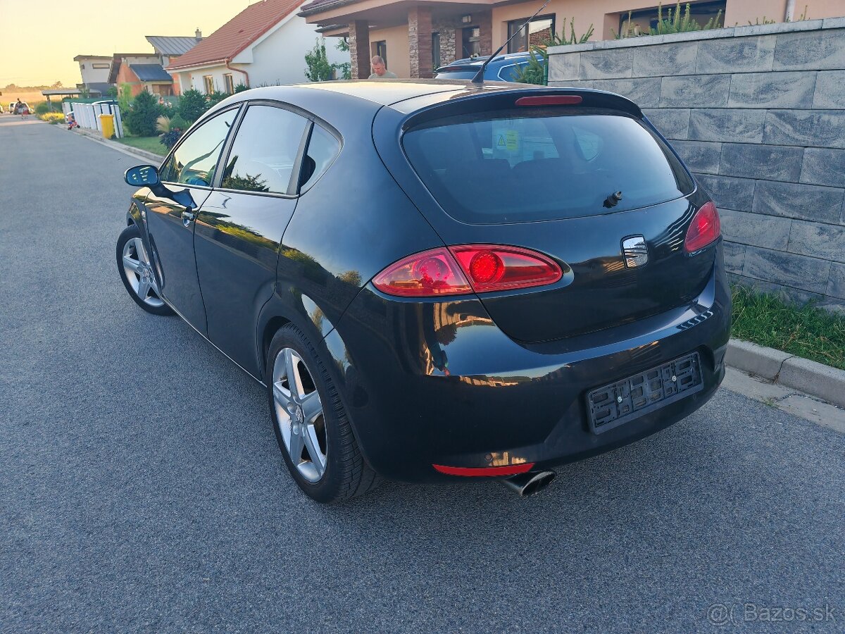 Seat Leon 2,0 TFSI bwa xenon,navi - 2