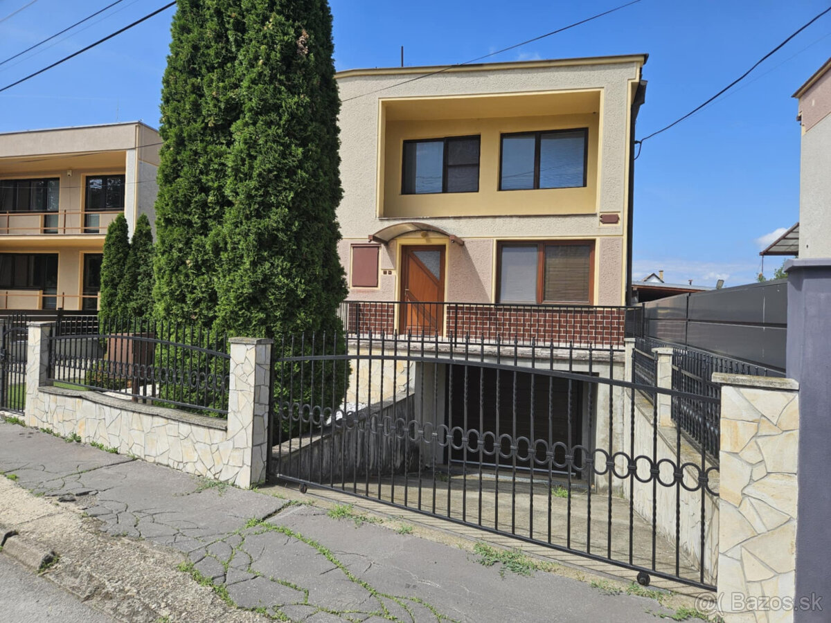 Ponúkame rodinný dom v Tornali.Znížená cena - 2