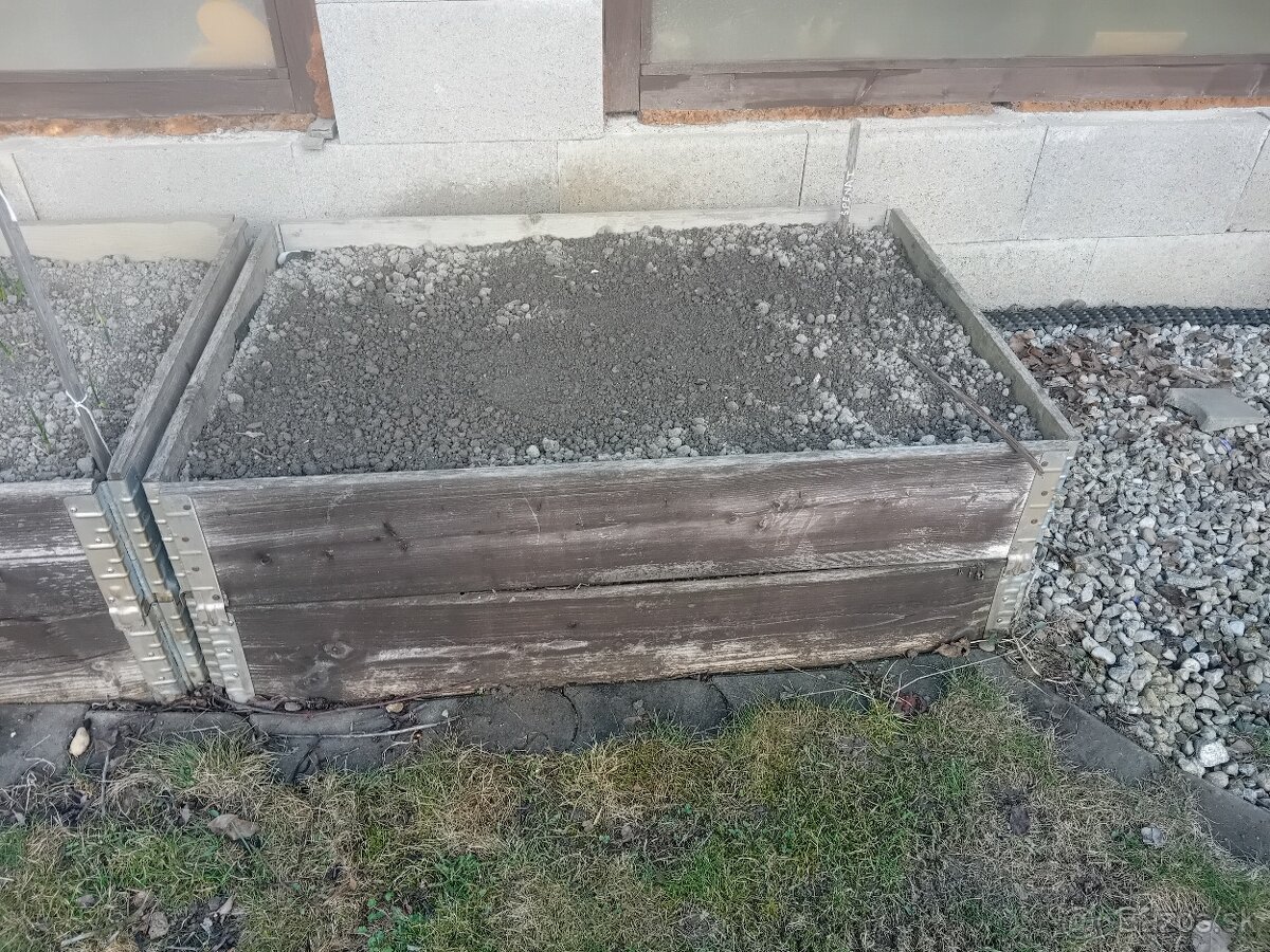 Paletové drevené ohrádky - 2