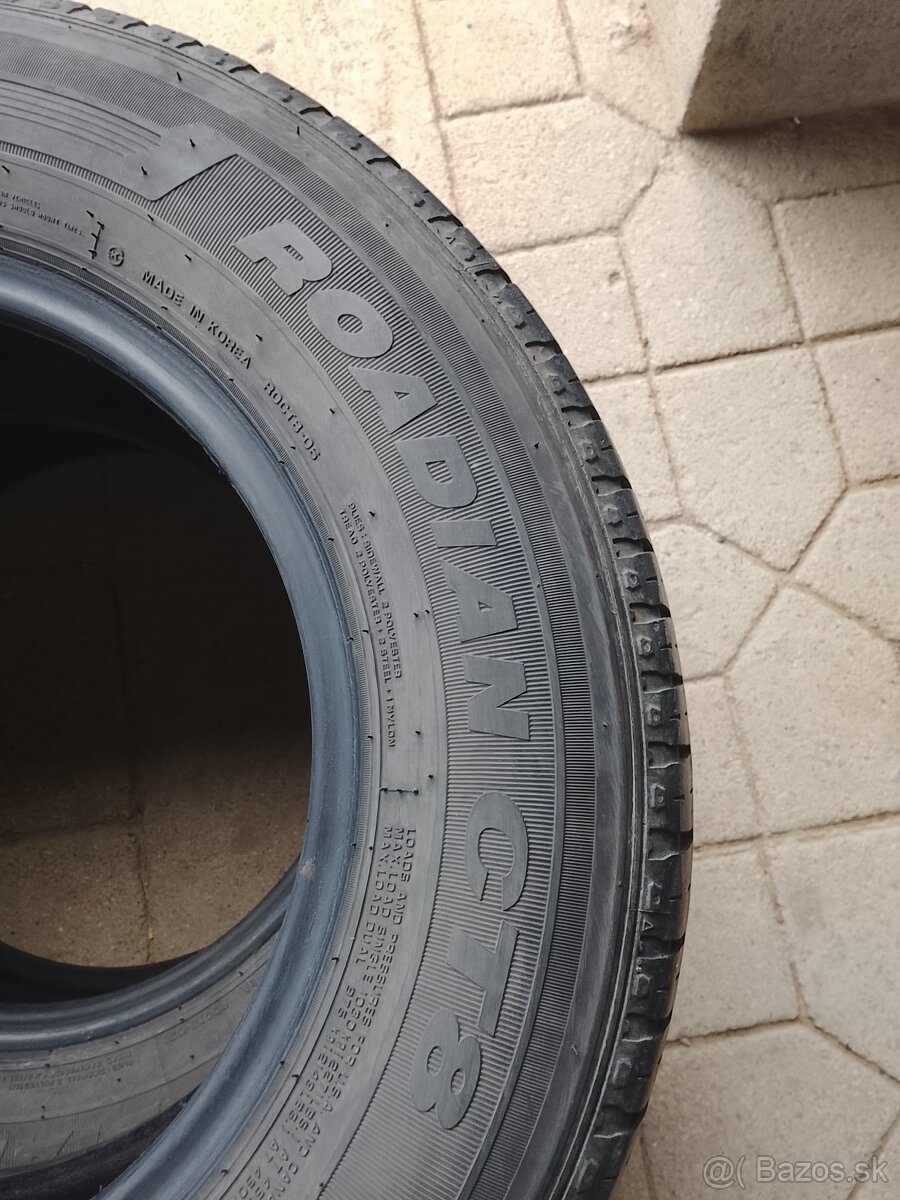 Predám letné pneu 215/70r15c - 2
