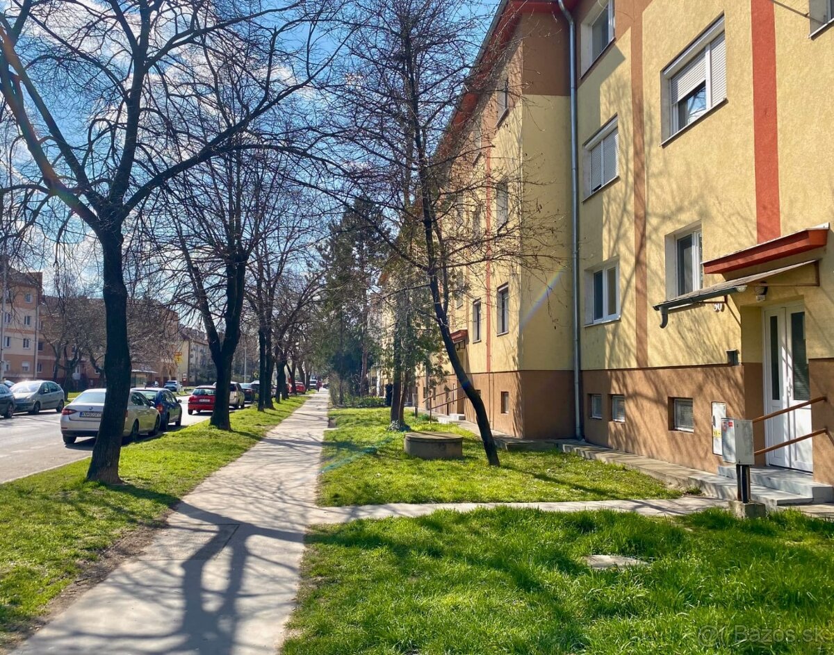 Predaj 2 izbový byt v nízko podlažnom bytovom dome Komárno - 2