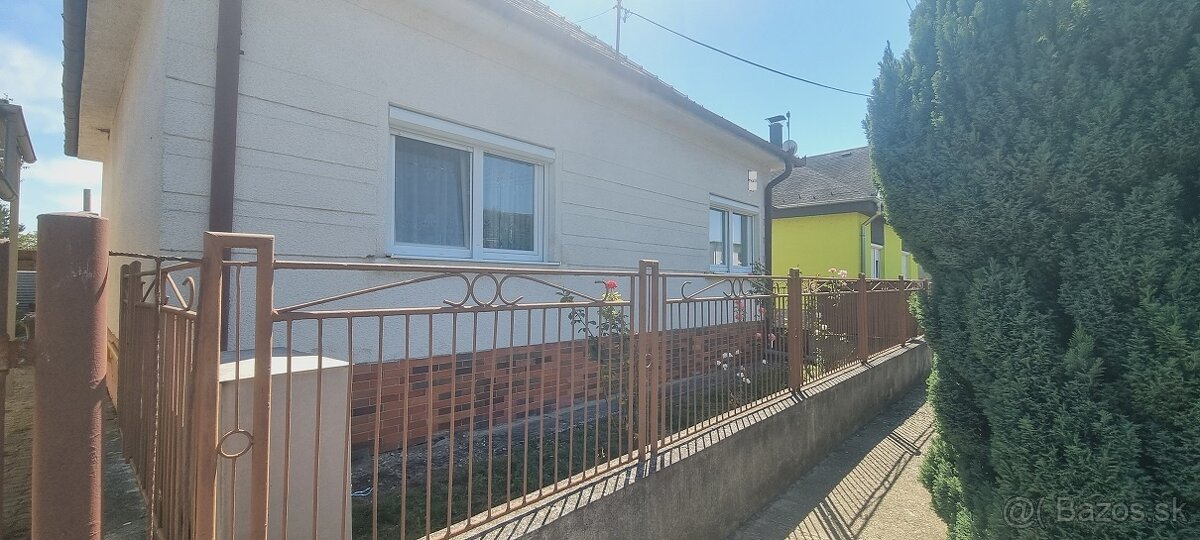 Rodinný dom s veľkým pozemkom na predaj v obci Malinovo - 2