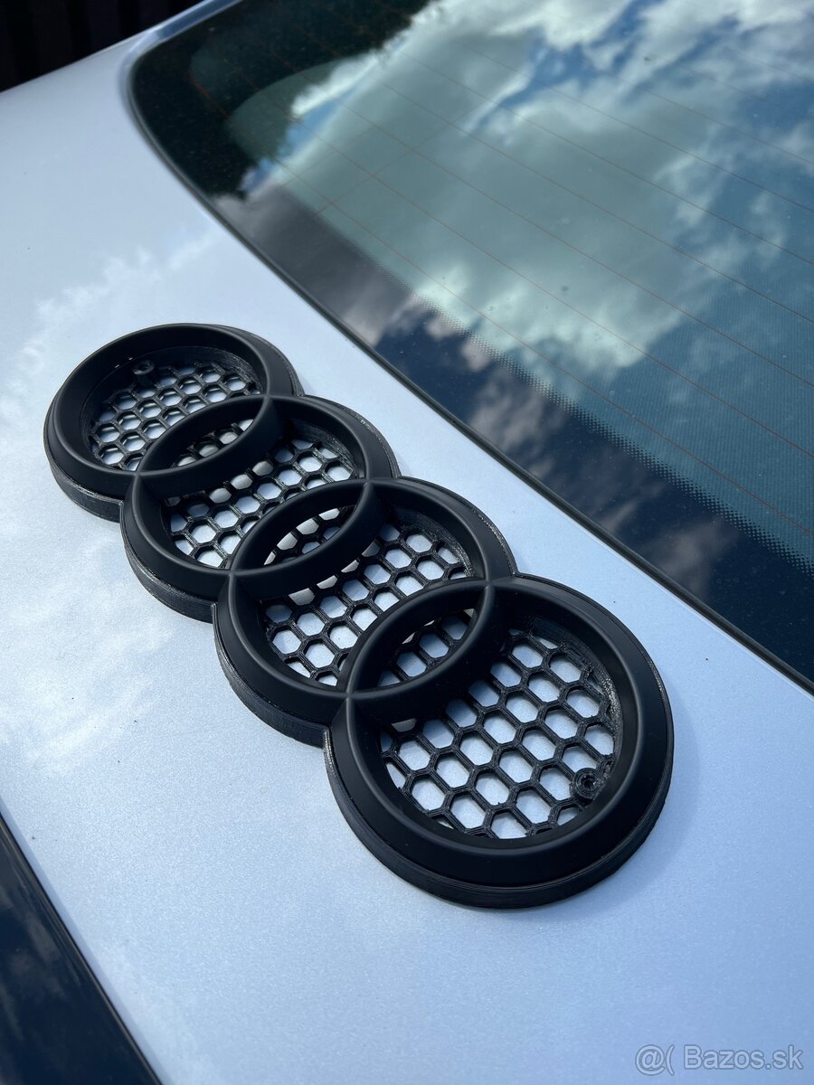 Uchytenie Audi znaku pre masku RS - 2