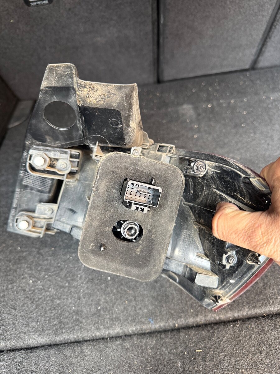 Led zadné svetlo passat b8 - 2