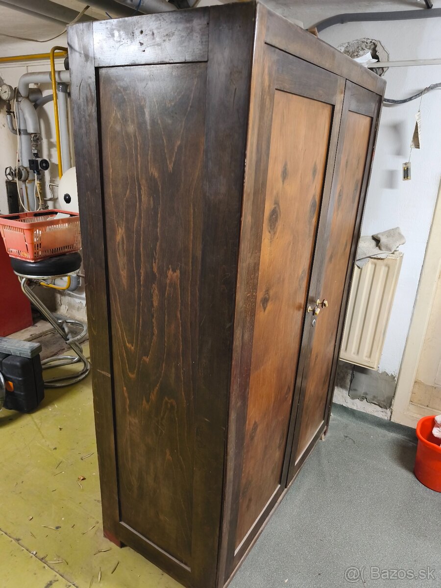 Drevená skriňa - 2