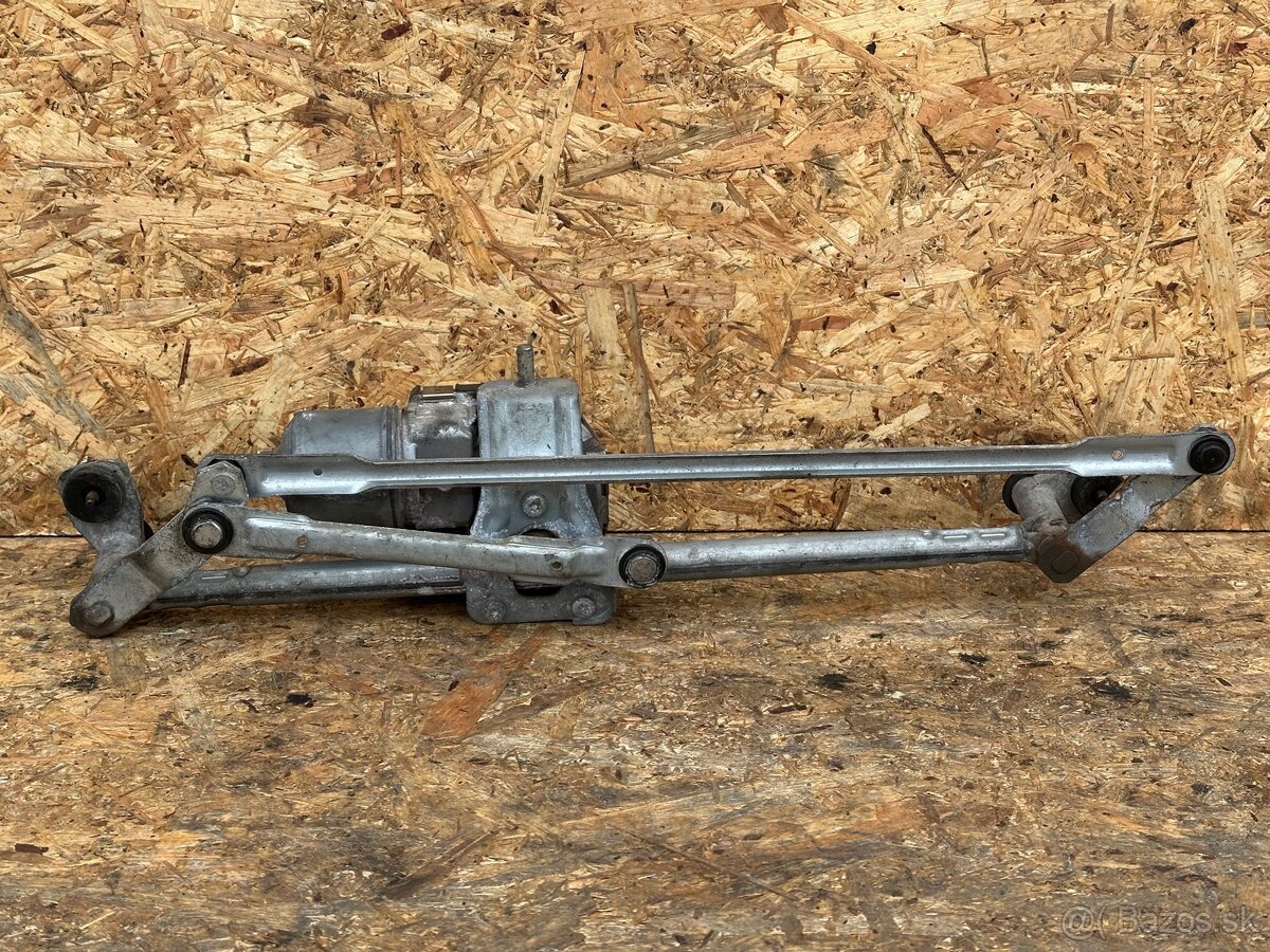 VW Golf 5,6 motorček stieračov - 2