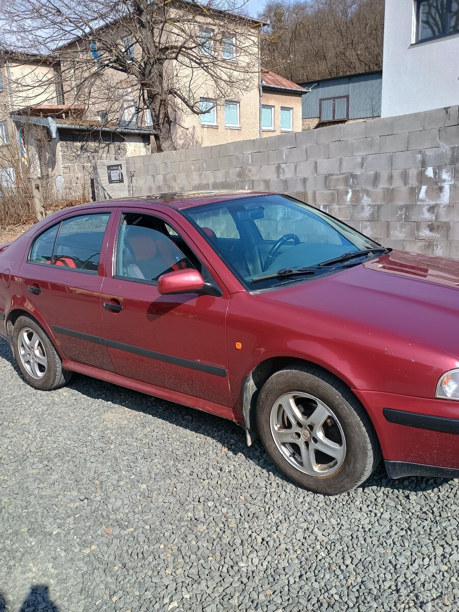 Škoda Octavia 1.8 benzín - 2